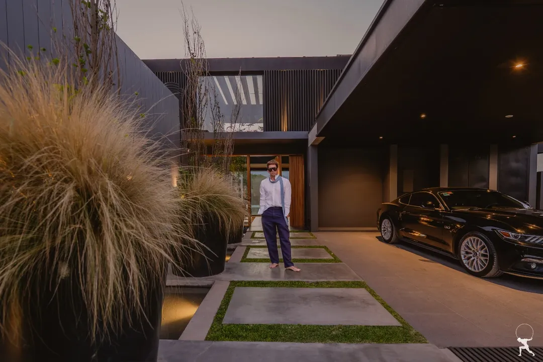 Estructura de concreto y luz